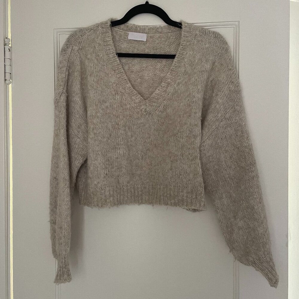 Isalis V-neck Sweater